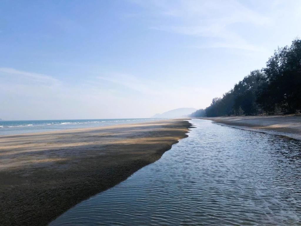 บ้านนกขมิ้นซีไซด์ Baan Nokkamin Seaside